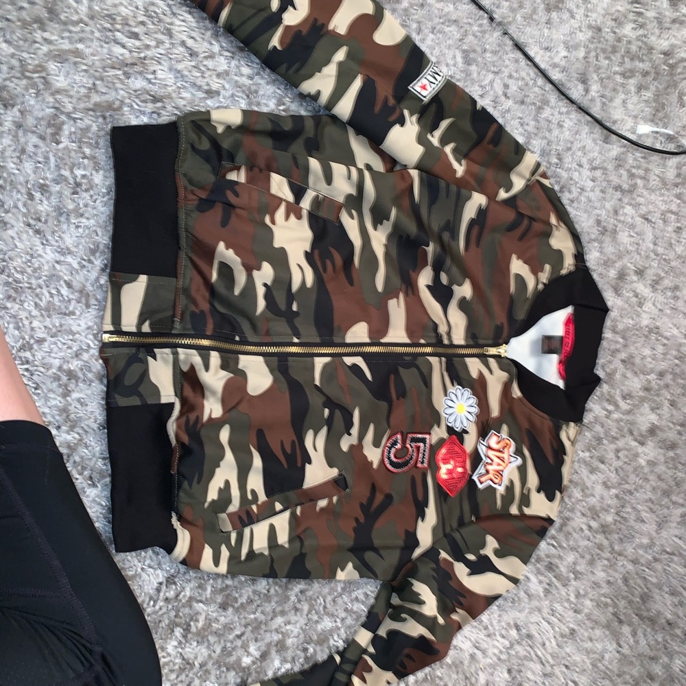 Camo Print cropped  Jacket with patches